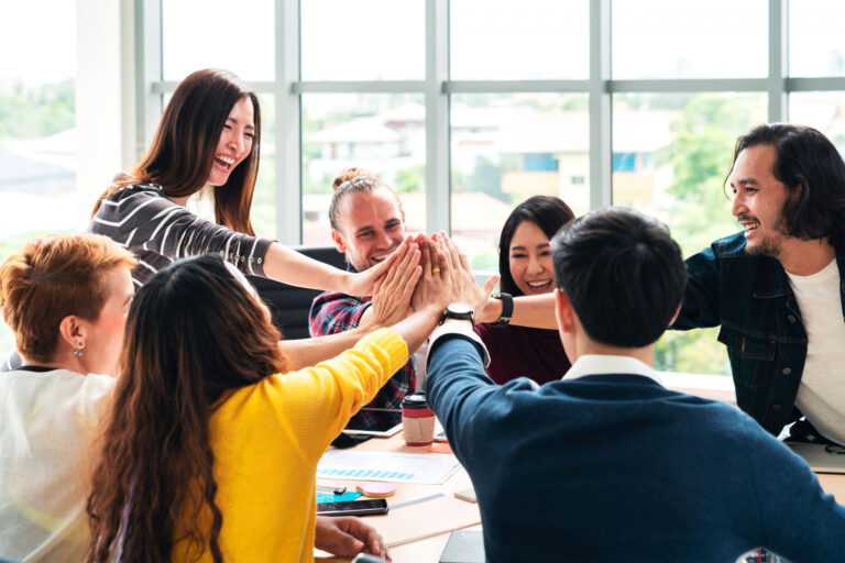 Uma cultura organizacional permite à empresa reunir pessoas que compartilham os mesmos ideais, missão, visão e valores.