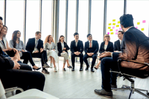 Descubra por que investir no desenvolvimento de líderes é essencial para enfrentar mudanças, inovação e os novos desafios do mundo do trabalho.